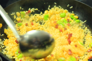 然后加入炒好的食材混合均勻，炒熟即可。出鍋前加少許黑胡椒、鹽和蔥花就可以啦?。。?>
					</div>
					<span>步驟 8/8</span>
					<p>然后加入炒好的食材混合均勻，炒熟即可。出鍋前加少許黑胡椒、鹽和蔥花就可以啦！?。?/p>
				</li>
		</ul>
	</div>
	</div>



<div   id=