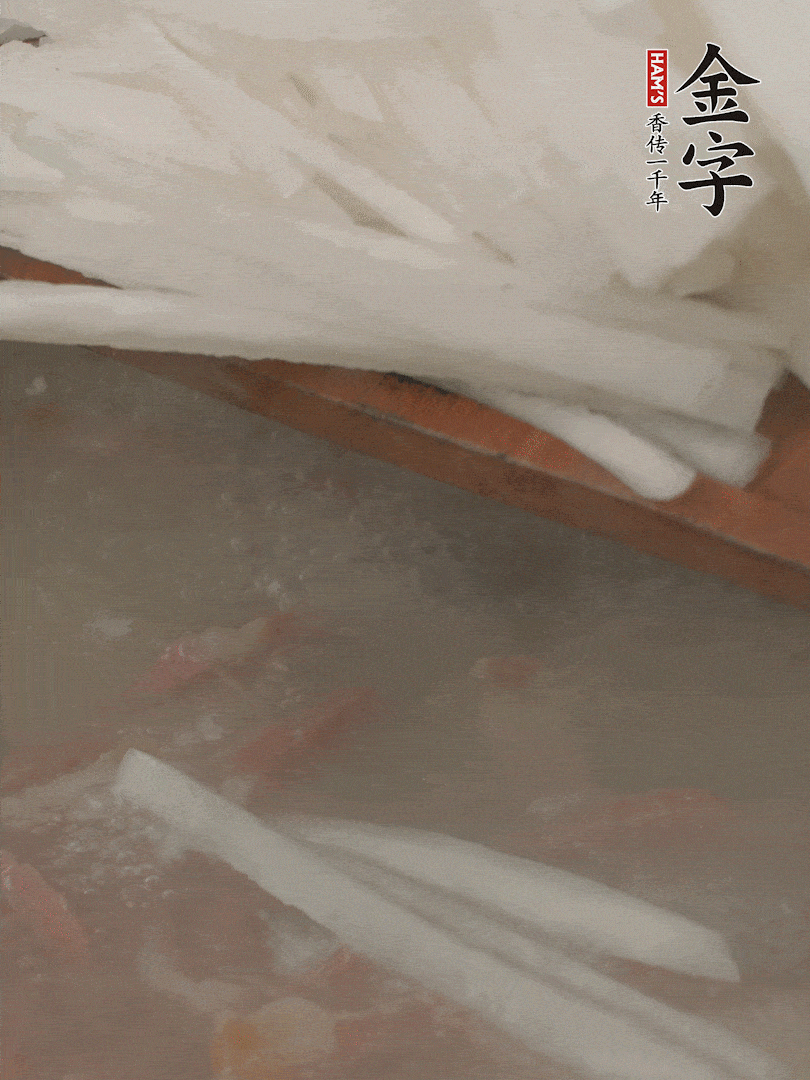放蘿卜絲，燉5分鐘。