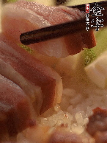 轉(zhuǎn)小火，繼續(xù)蓋蓋子燜2-3分鐘。