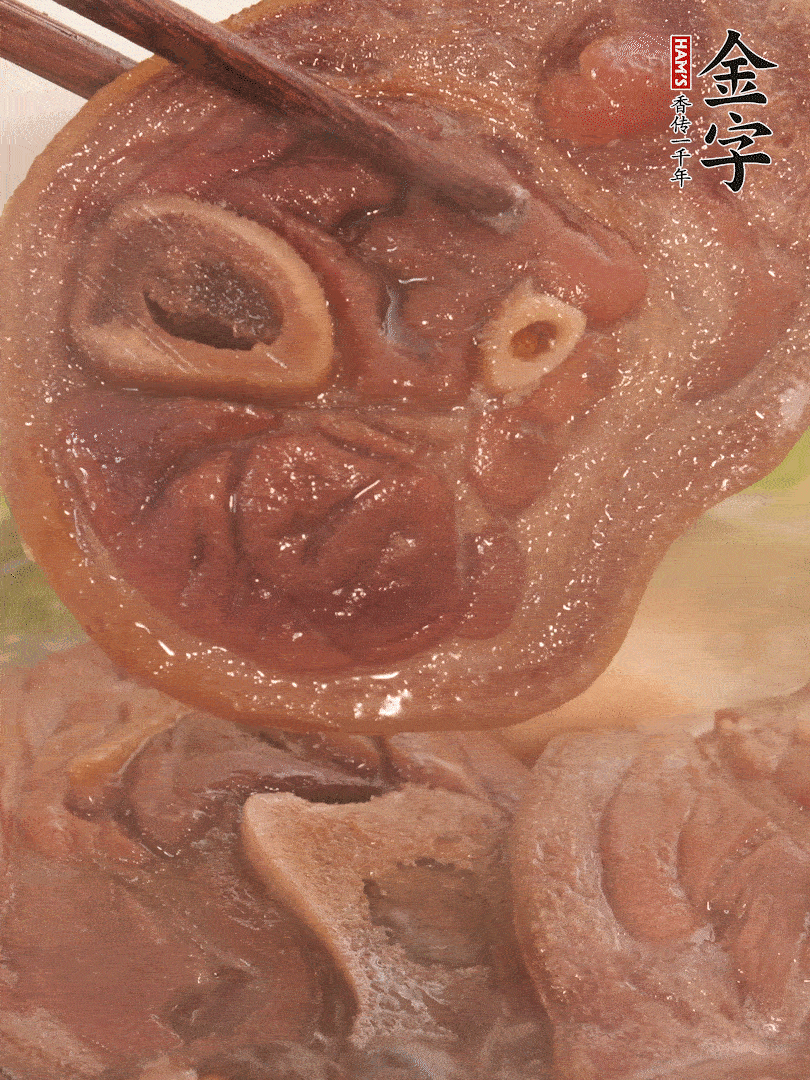 大火燒開(kāi)后，調(diào)成小火燜煮30分鐘，煮至蓮藕軟糯。