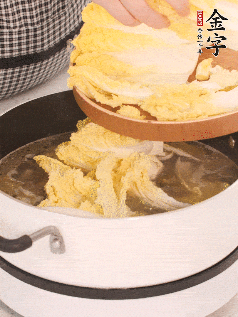放入娃娃菜、金針菇再燉煮5分鐘。