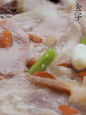 最后下枸杞、蒜白。