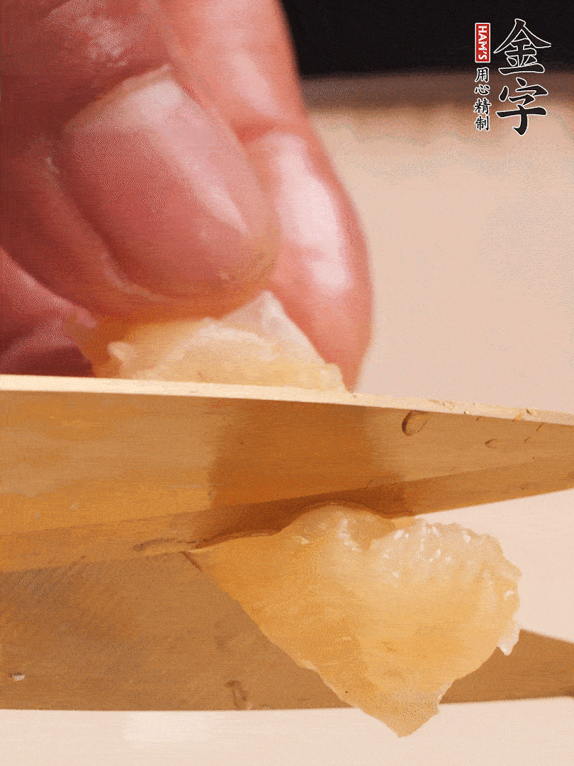 取出放入清水中，清洗表面，再剪成小段