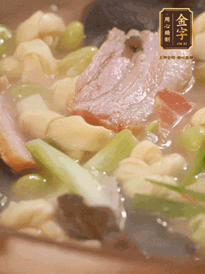 最后加一點(diǎn)蠔油、雞精調(diào)味